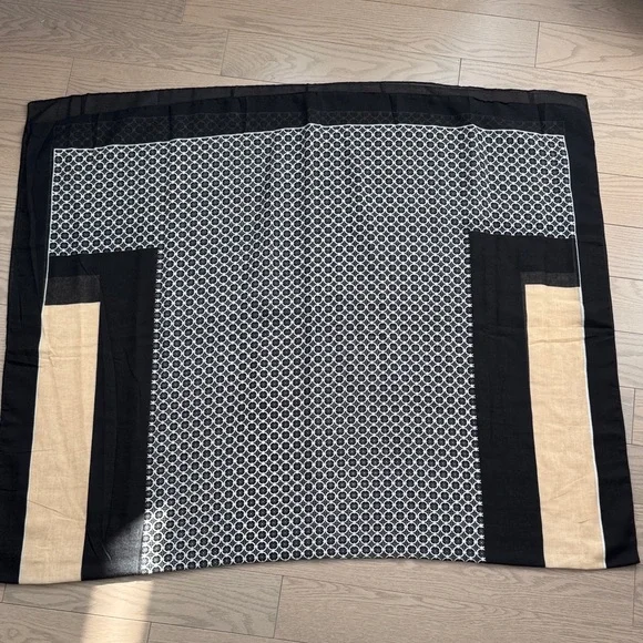 Black and Beige Geometric Patterned Scarf - Picture 5 of 7